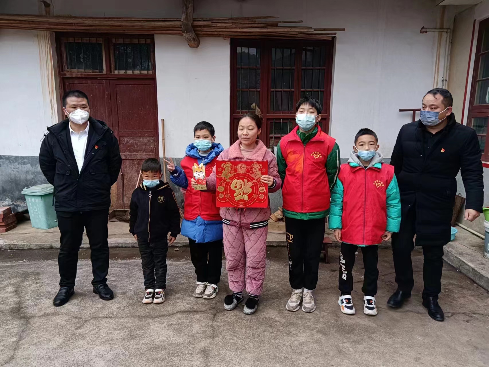   岁寒季节见真情，隆冬慰问暖人心